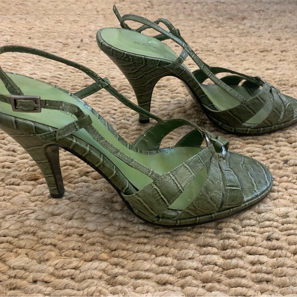Vintage Bandolino Green strappy heels - Picture 2 of 7